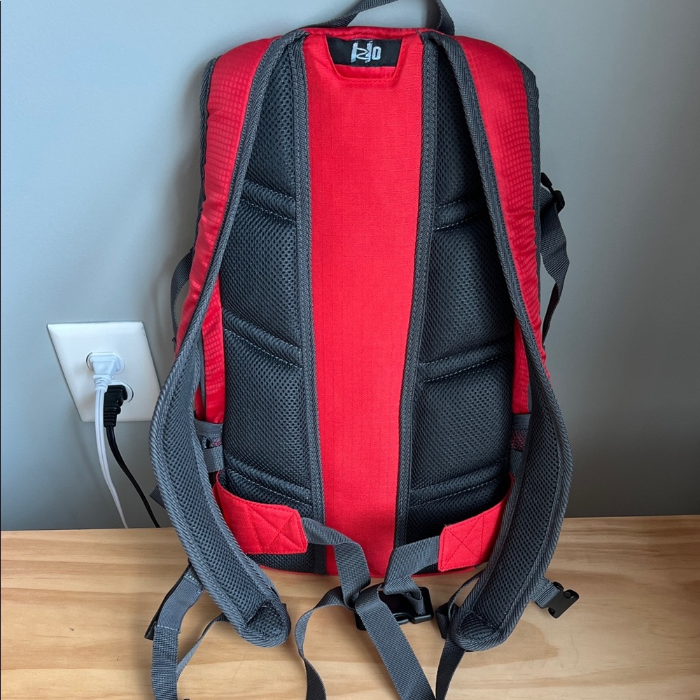 Quest Red Men's Backpack - Picture 7 of 8